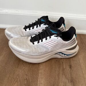 Men’s Saucony Endorphin Shift 3 running shoes